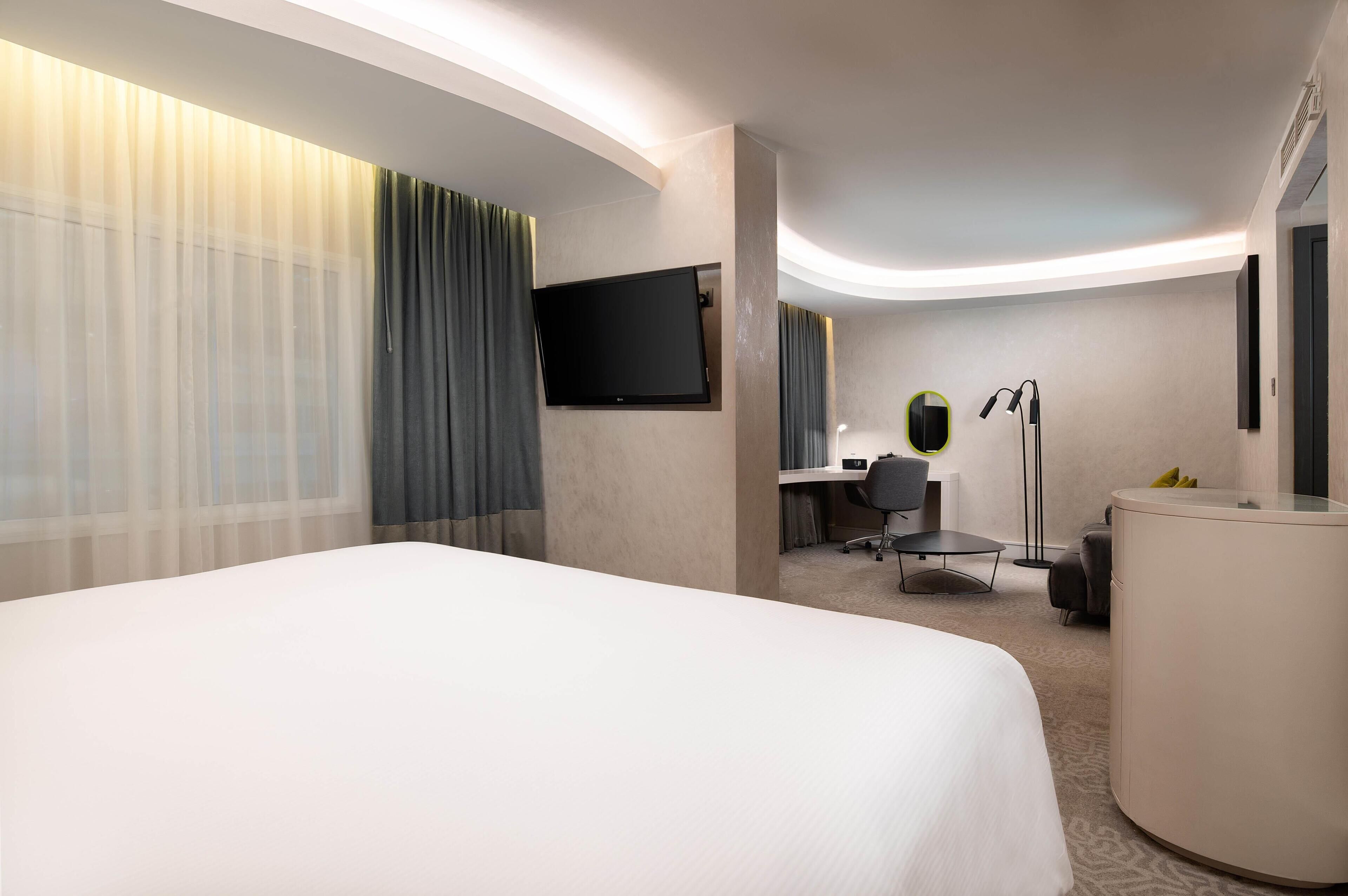 Télévision à écran plat de 50 pouces avec chaînes par satellite