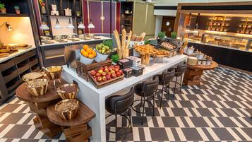 Déjeuner complet (21.95 GBP par personne)