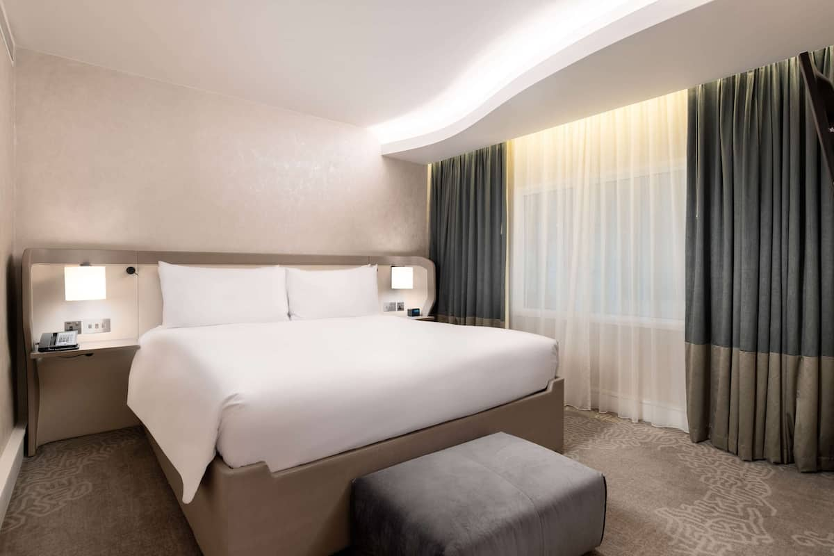 Junior Suite, 1 King Bed (With Lounge Access) | In-room safe, desk, laptop workspace, blackout drapes