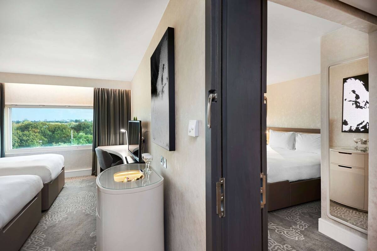 Hypo-allergenic bedding, in-room safe, desk, laptop workspace