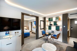 Executive Suite, 1 King Bed (With Lounge Access) | In-room safe, desk, laptop workspace, blackout drapes