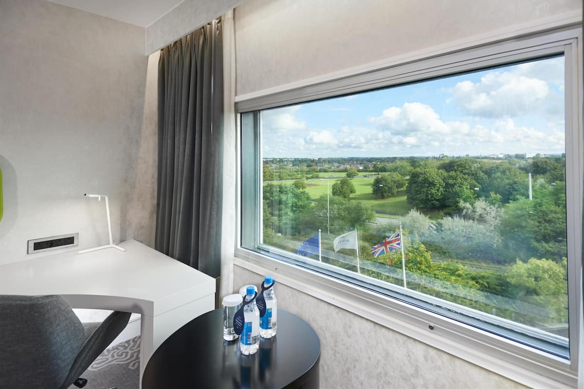 行政雙床房 (With Lounge Access) | 低過敏寢具、客房內保險箱、書桌、筆電工作空間