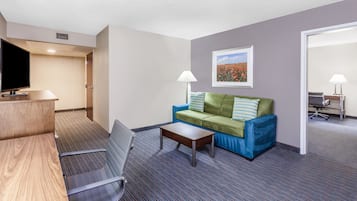 Premium bedding, down duvets, desk, blackout curtains