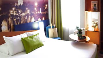 Bureau, chambres insonorisées, fer et planche à repasser, Wi-Fi gratuit