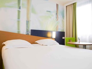 Desk, soundproofing, iron/ironing board, free WiFi - ibis Styles Angers Centre Gare (Angers)