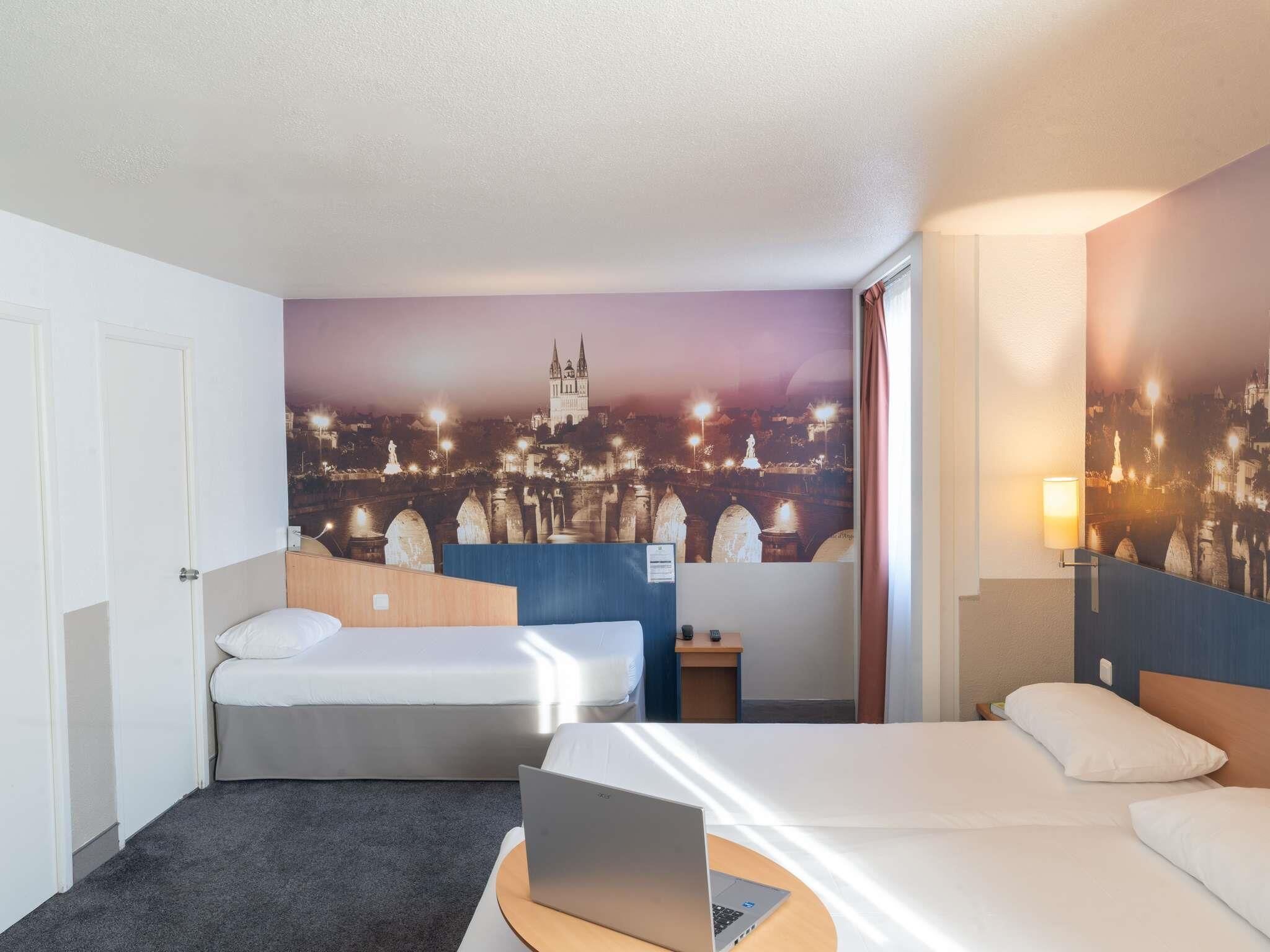 Standard Room, 3 Single Beds | Desk, soundproofing, iron/ironing board (on request), free WiFi
