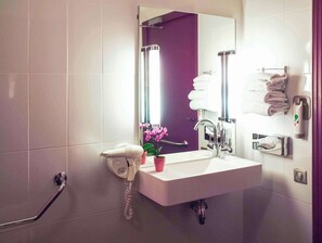 Standard Room, 2 Twin Beds | Bathroom | Eco-friendly toiletries, hair dryer, towels