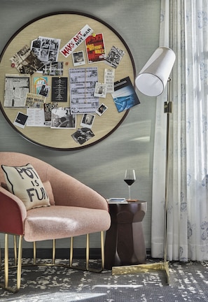 Hochwertige Bettwaren, Zimmersafe, Schreibtisch