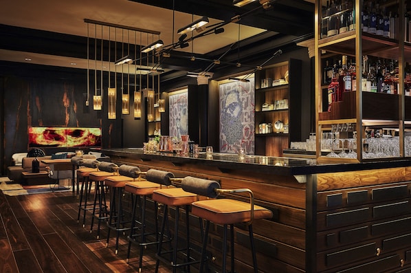 Cocktail bar