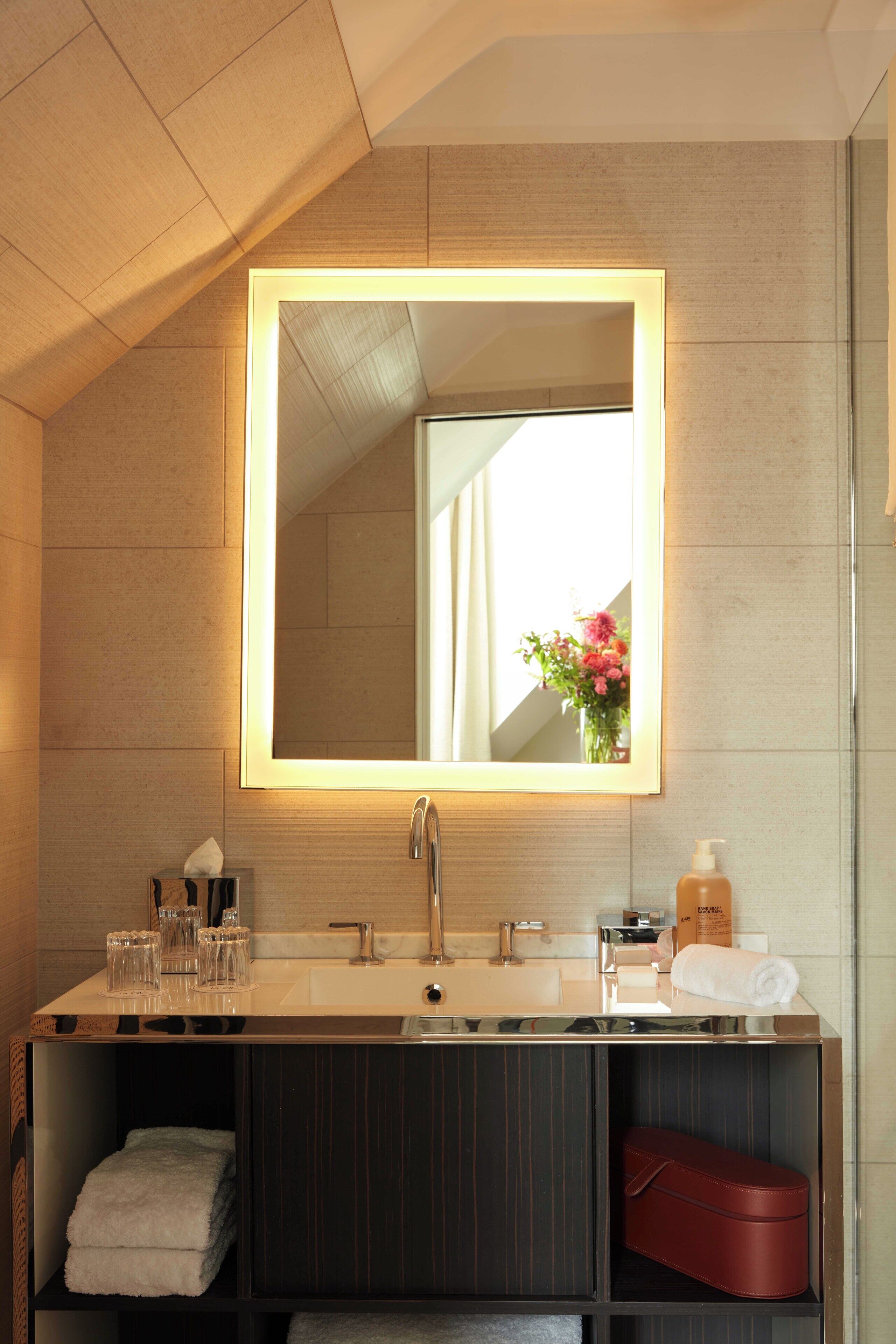 Dobbeltrom – deluxe | Bad | Dusj, regndusjhode, designertoalettartikler og hårføner