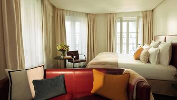 Suite Junior | Seprai premium, bantalan ekstra lembut, minibar, dan brankas
