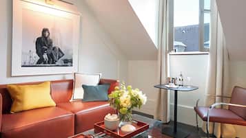 Deluxe Double Room | 1 bedroom, premium bedding, pillowtop beds, minibar