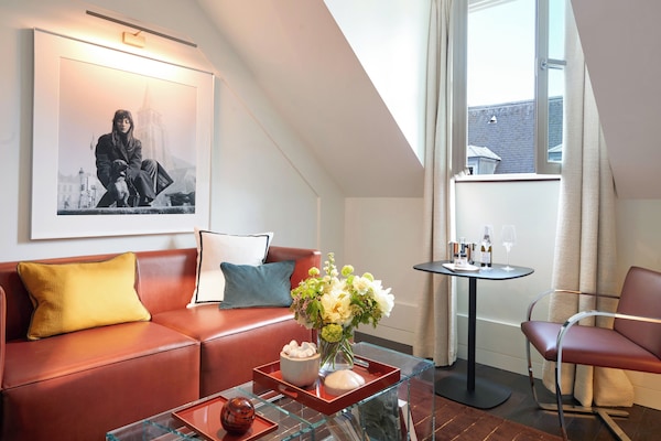 Deluxe Double Room | Peralatan tempat tidur premium, tilam berlapik, bar mini