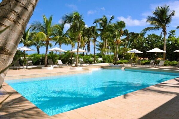 2 outdoor pools, pool umbrellas