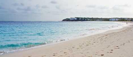 Beach nearby, sun-loungers, beach umbrellas, beach towels