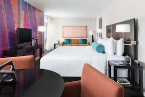 Junior Suite, 1 King Bed | Egyptian cotton sheets, premium bedding, in-room safe, desk - Hampton Inn Boston/Natick (Newton)