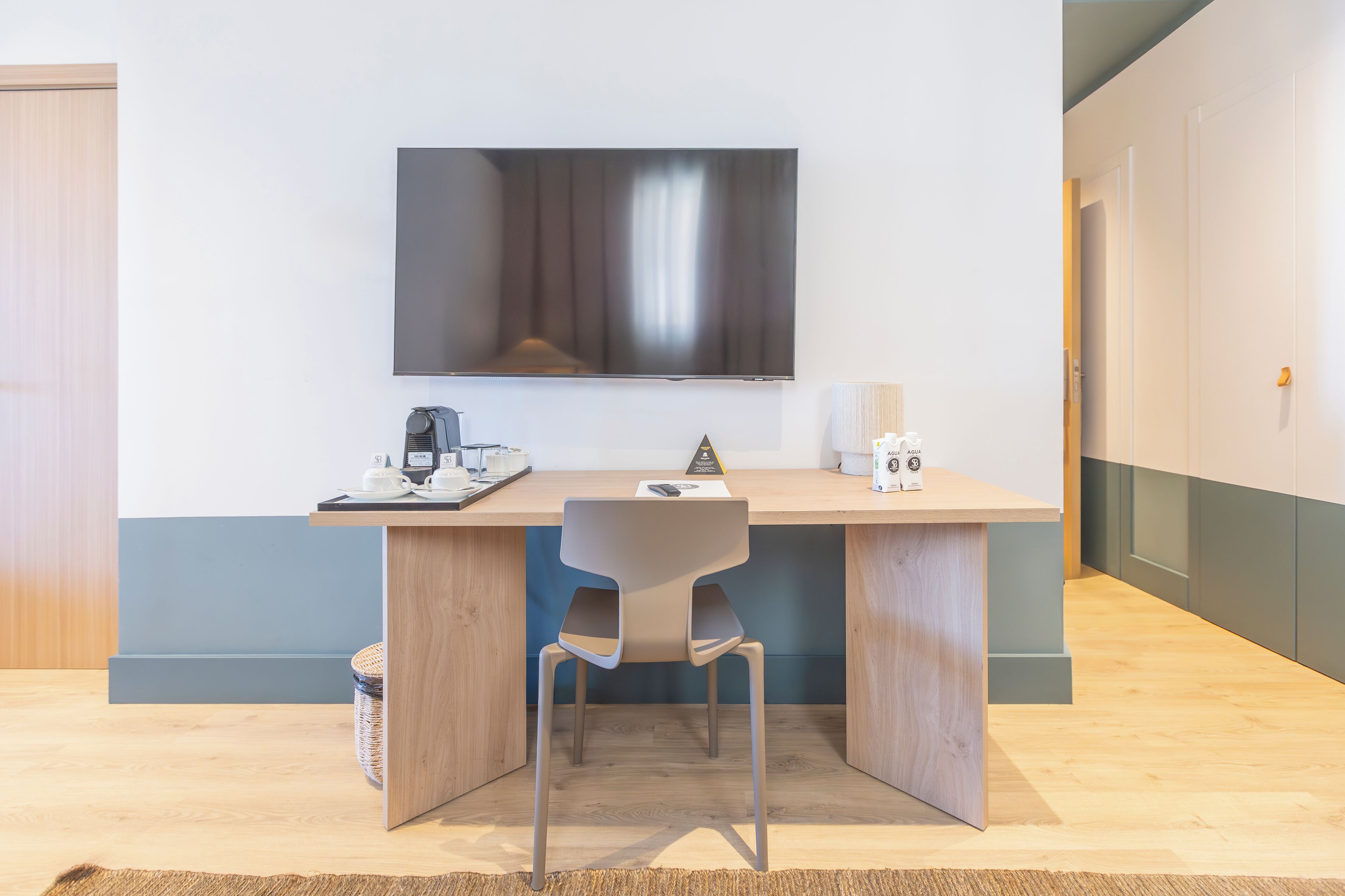 junior suite, balcony | 1 bedroom, minibar, in-room safe, desk