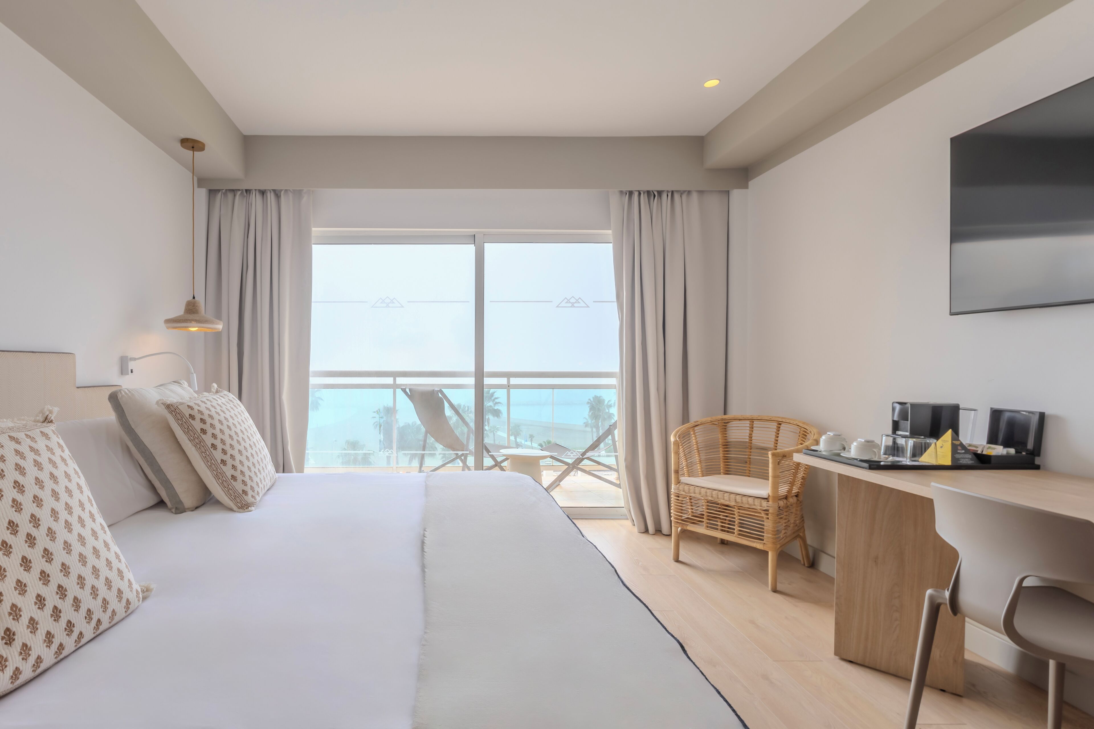 superior double room, balcony, ocean view | 1 bedroom, minibar, in-room safe, desk