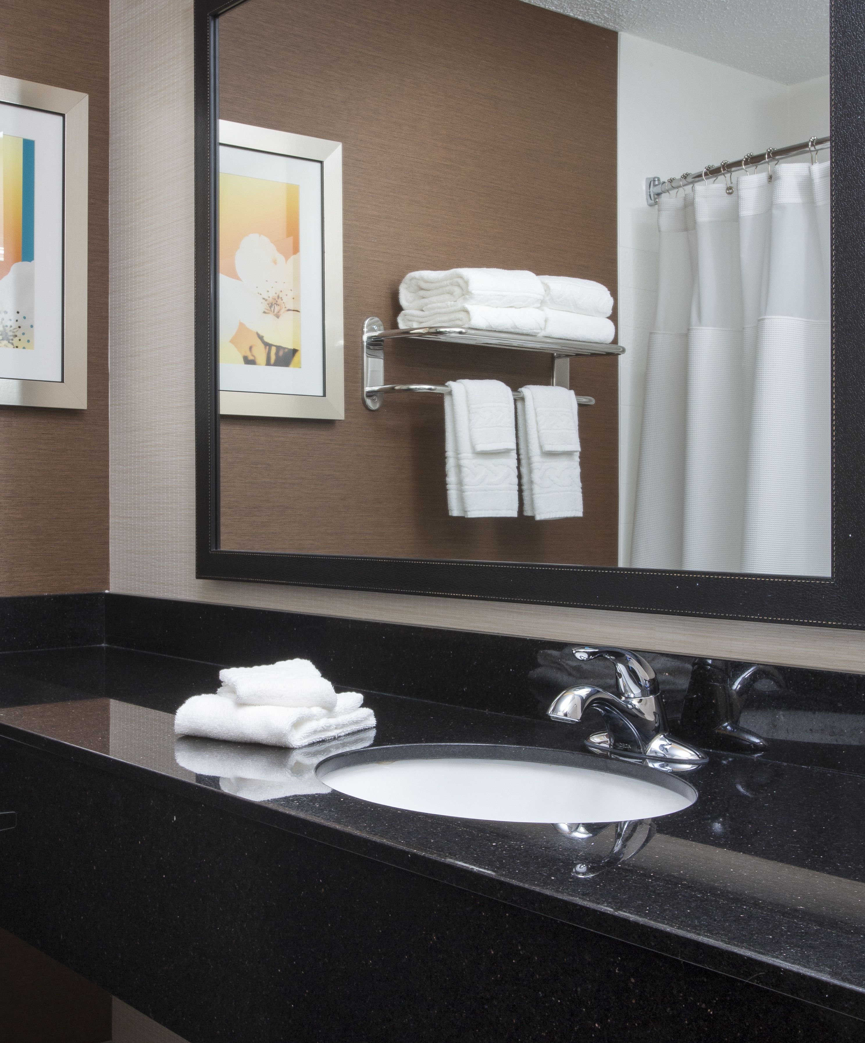 combined shower/bathtub, eco-friendly toiletries, hair dryer, towels