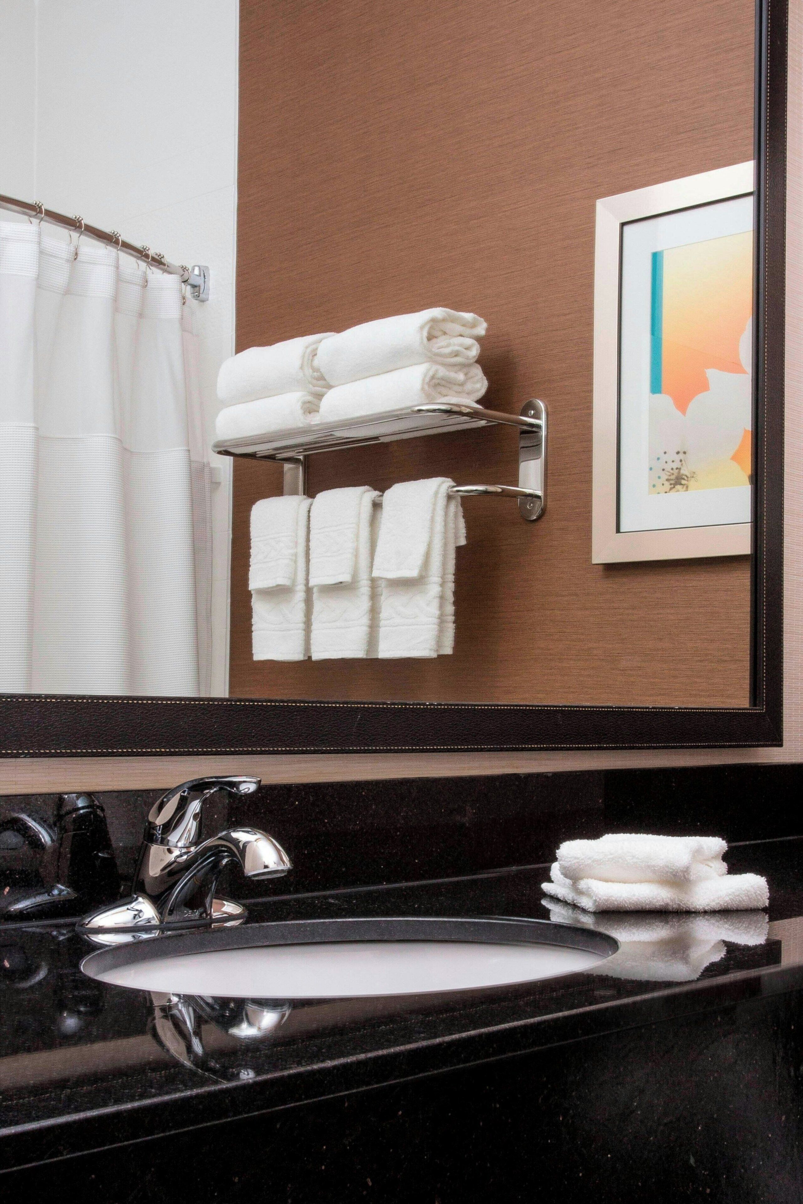 combined shower/bathtub, eco-friendly toiletries, hair dryer, towels