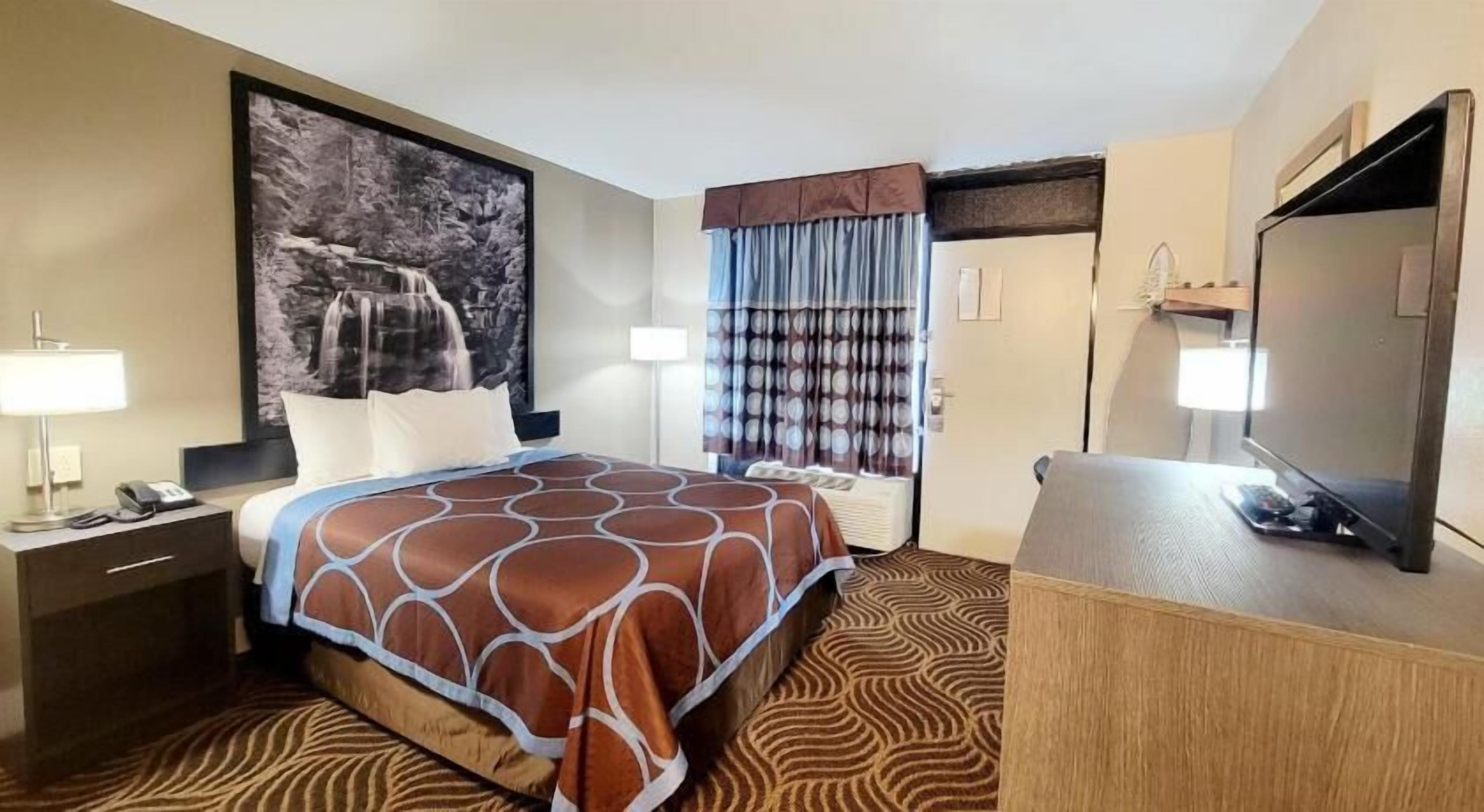 Desk, iron/ironing board, free cots/infant beds, rollaway beds