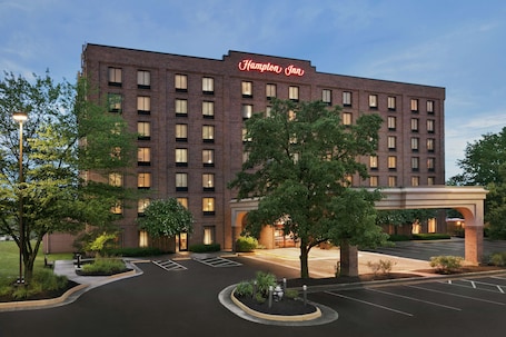 Exterior. Hampton Inn Washington-Dulles Int'l Airport South