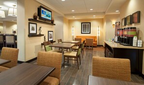 Free daily buffet breakfast  - Hampton Inn Washington-Dulles Int'l Airport South (Chantilly)