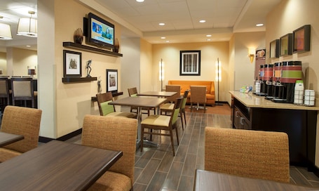Free daily buffet breakfast. Hampton Inn Washington-Dulles Int'l Airport South