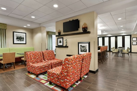 Lobby. Hampton Inn Washington-Dulles Int'l Airport South