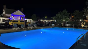 Seasonal outdoor pool, sun loungers
