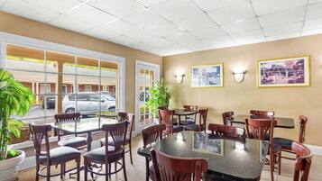 Free daily continental breakfast