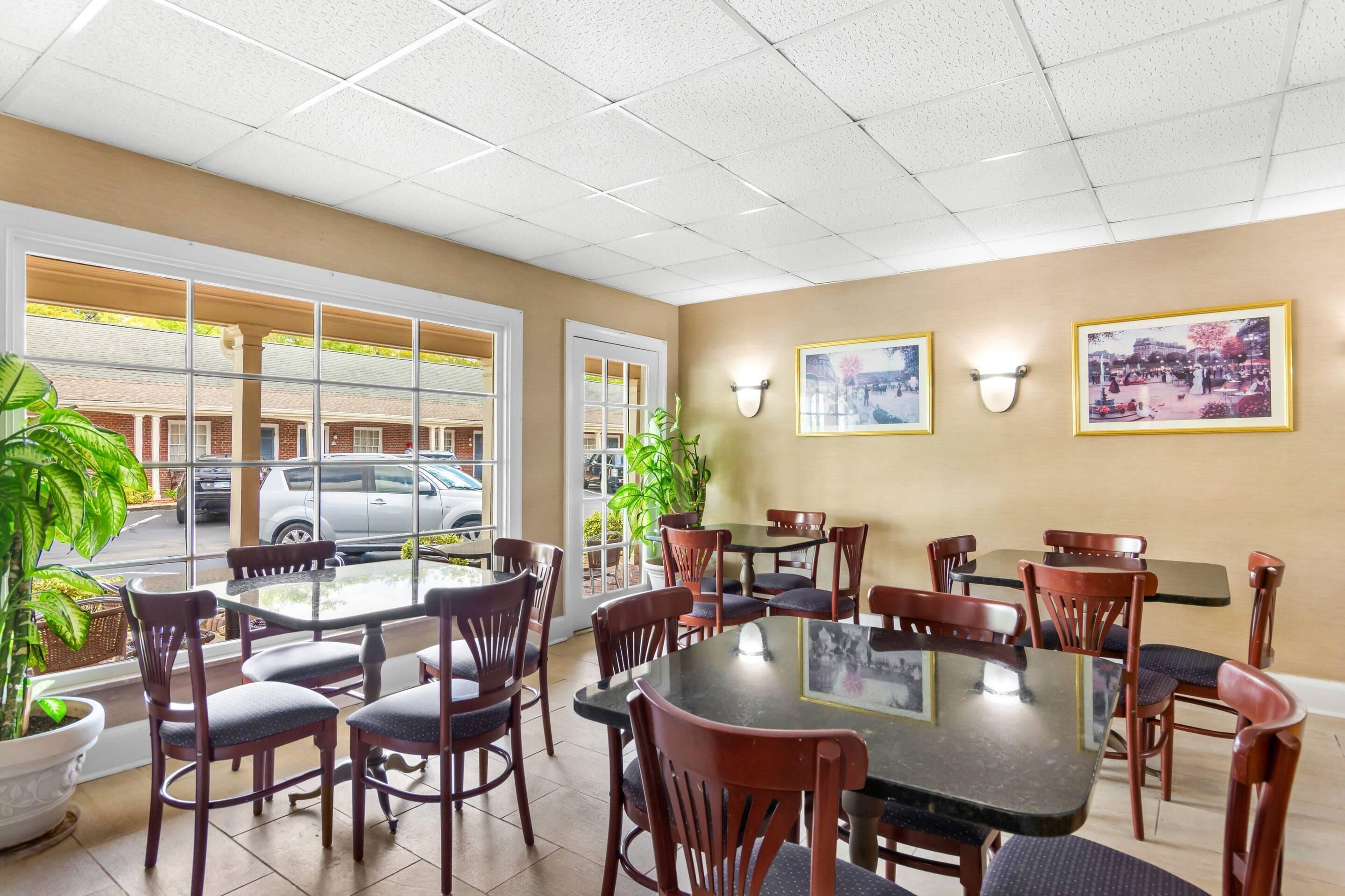 Free daily continental breakfast