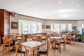 Tägliches inbegriffenes Frühstück zum Mitnehmen