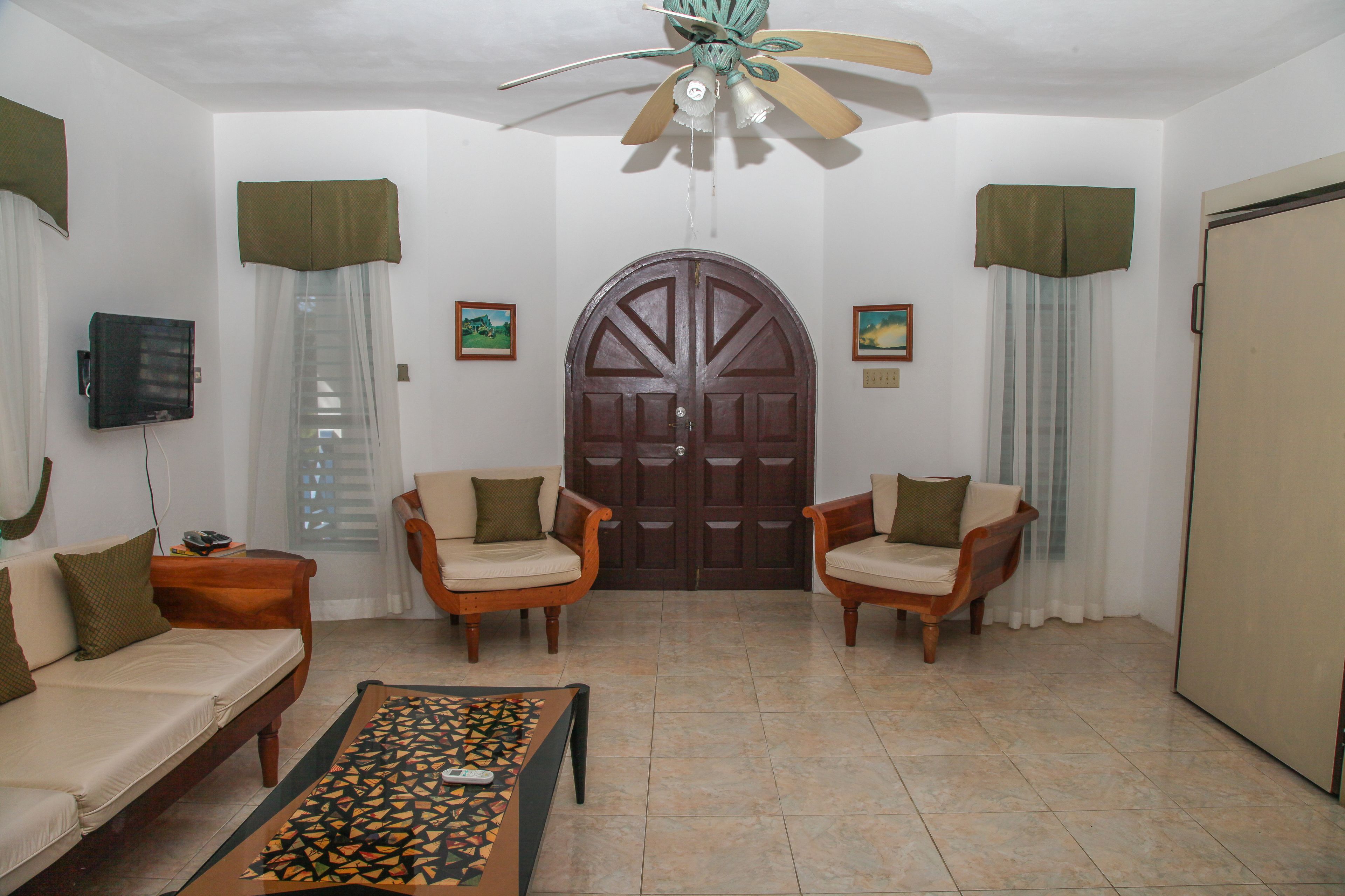 32-inch flat-screen tv with cable channels, tv