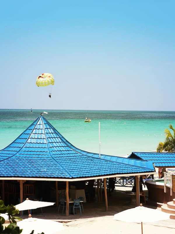 Lunch and dinner served