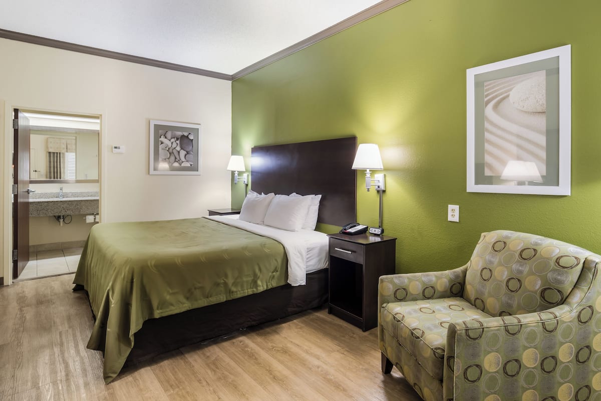 Roupas de cama premium, camas Select Comfort, escrivaninha