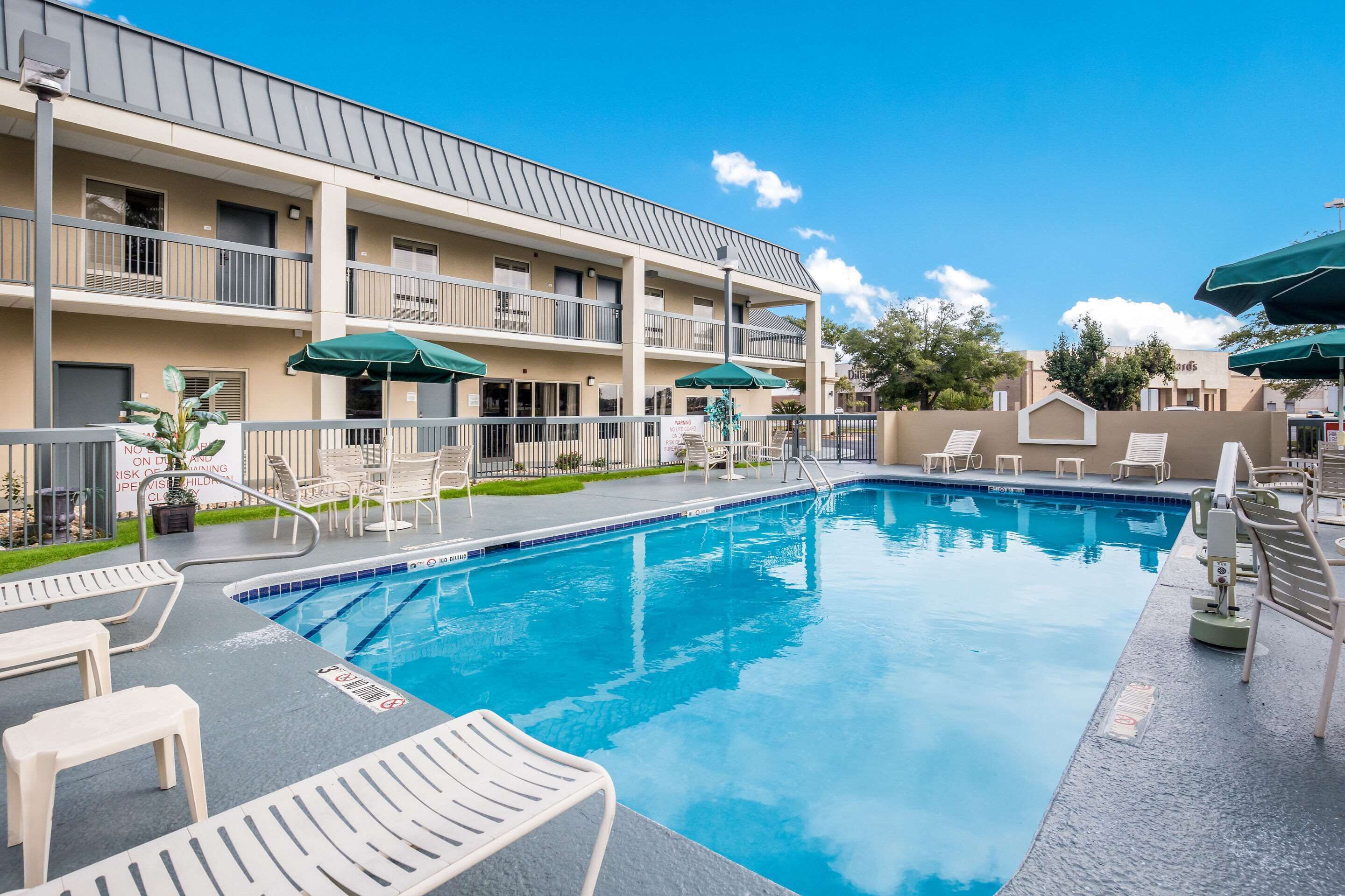 Seasonal outdoor pool, pool umbrellas