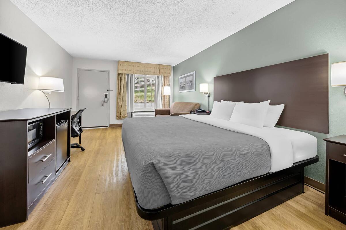 Premium bedding, Select Comfort beds, desk, laptop workspace