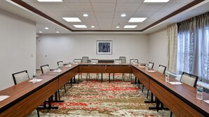 A conference room with a long table, chairs, and a patterned carpet. - Hampton Inn Albany-Wolf Road (Airport) (Albany)