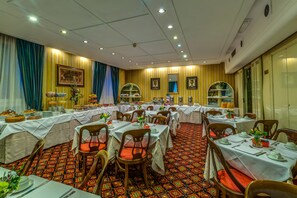 Daily buffet breakfast (EUR 15 per person)