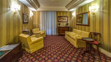 Coin salon dans le hall