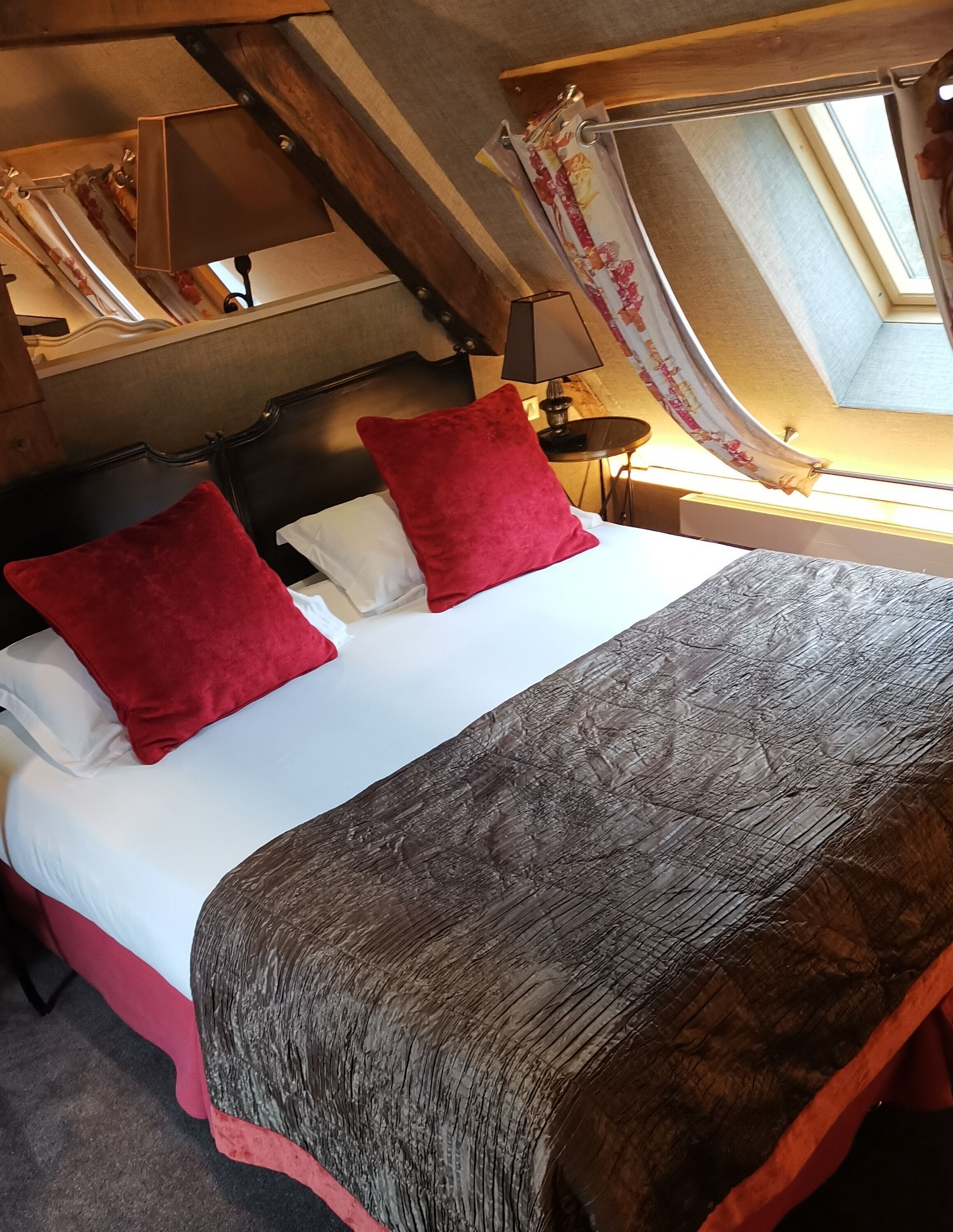 Minibar, in-room safe, individually decorated, desk