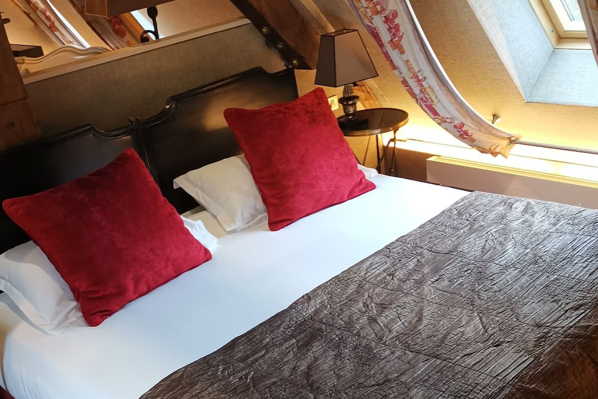 Minibar, két bảo mật tại phòng, trang trí khác biệt, bàn