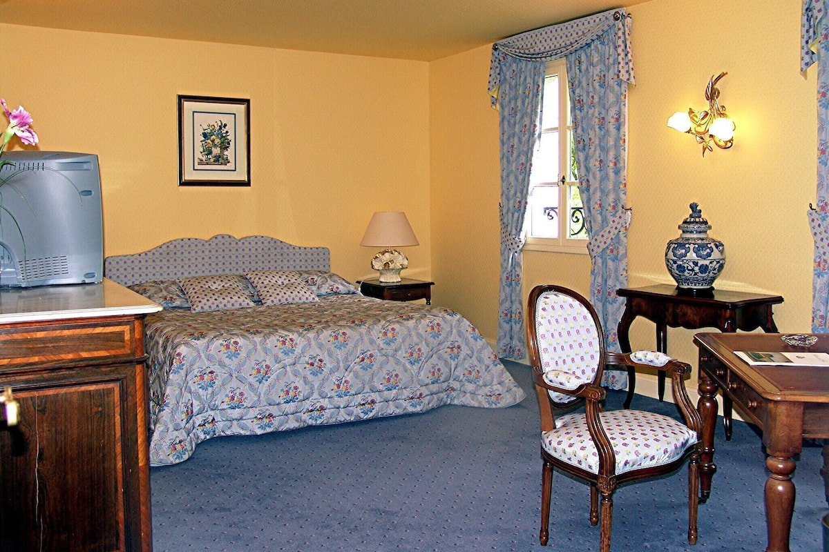 Minibar, két bảo mật tại phòng, trang trí khác biệt, bàn