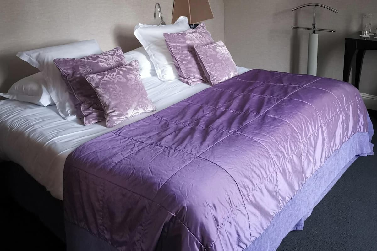 Minibar, két bảo mật tại phòng, trang trí khác biệt, bàn