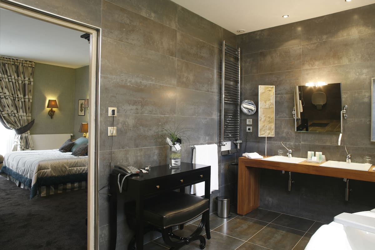 Minibar, két bảo mật tại phòng, trang trí khác biệt, bàn