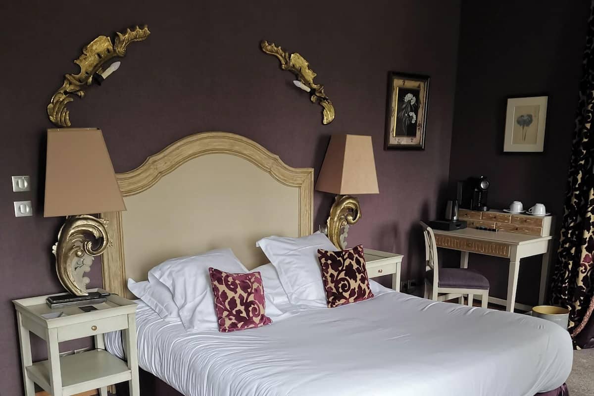 Minibar, két bảo mật tại phòng, trang trí khác biệt, bàn