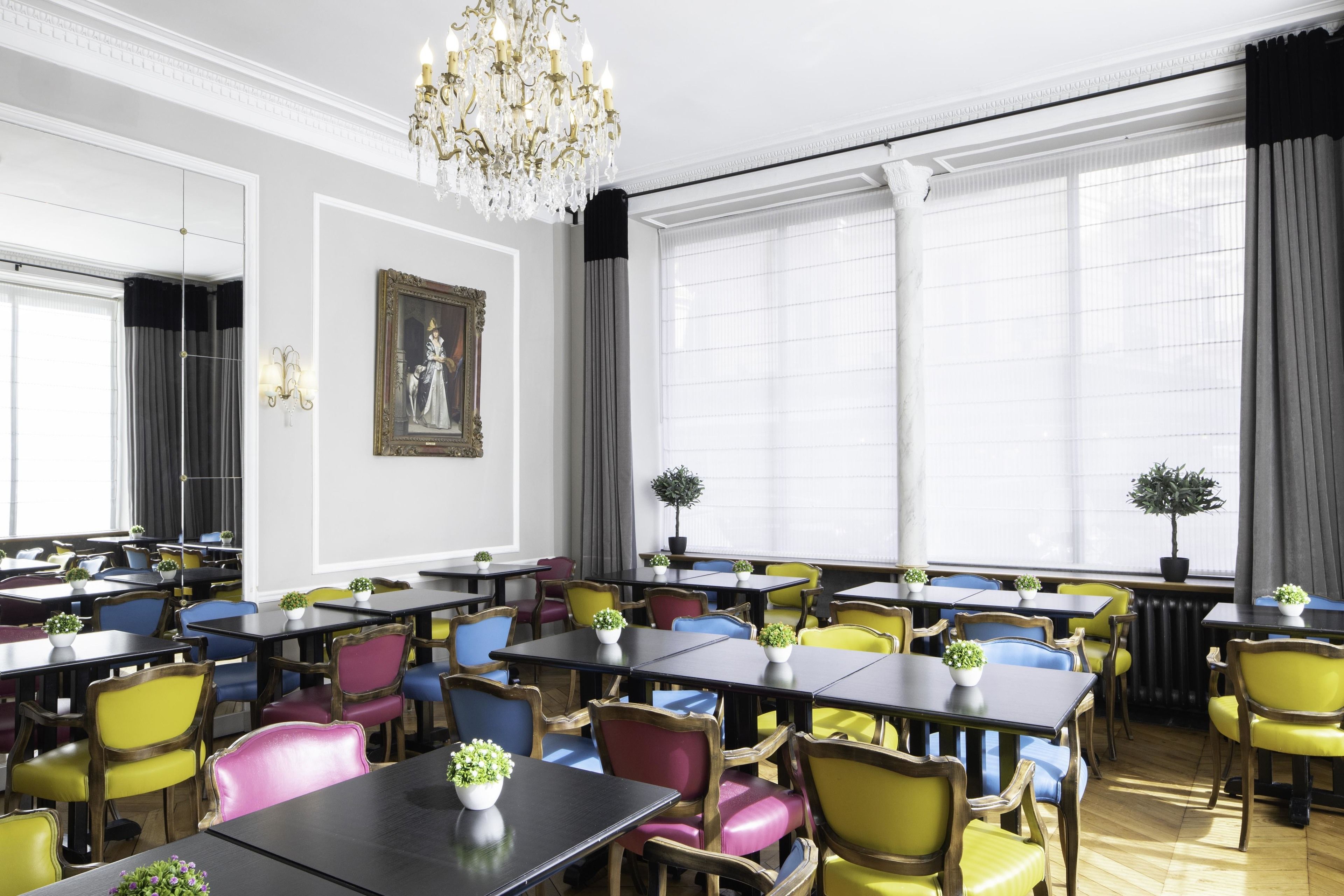 朝食 (ビュッフェ)、毎日提供 (1 名様 17 EUR)