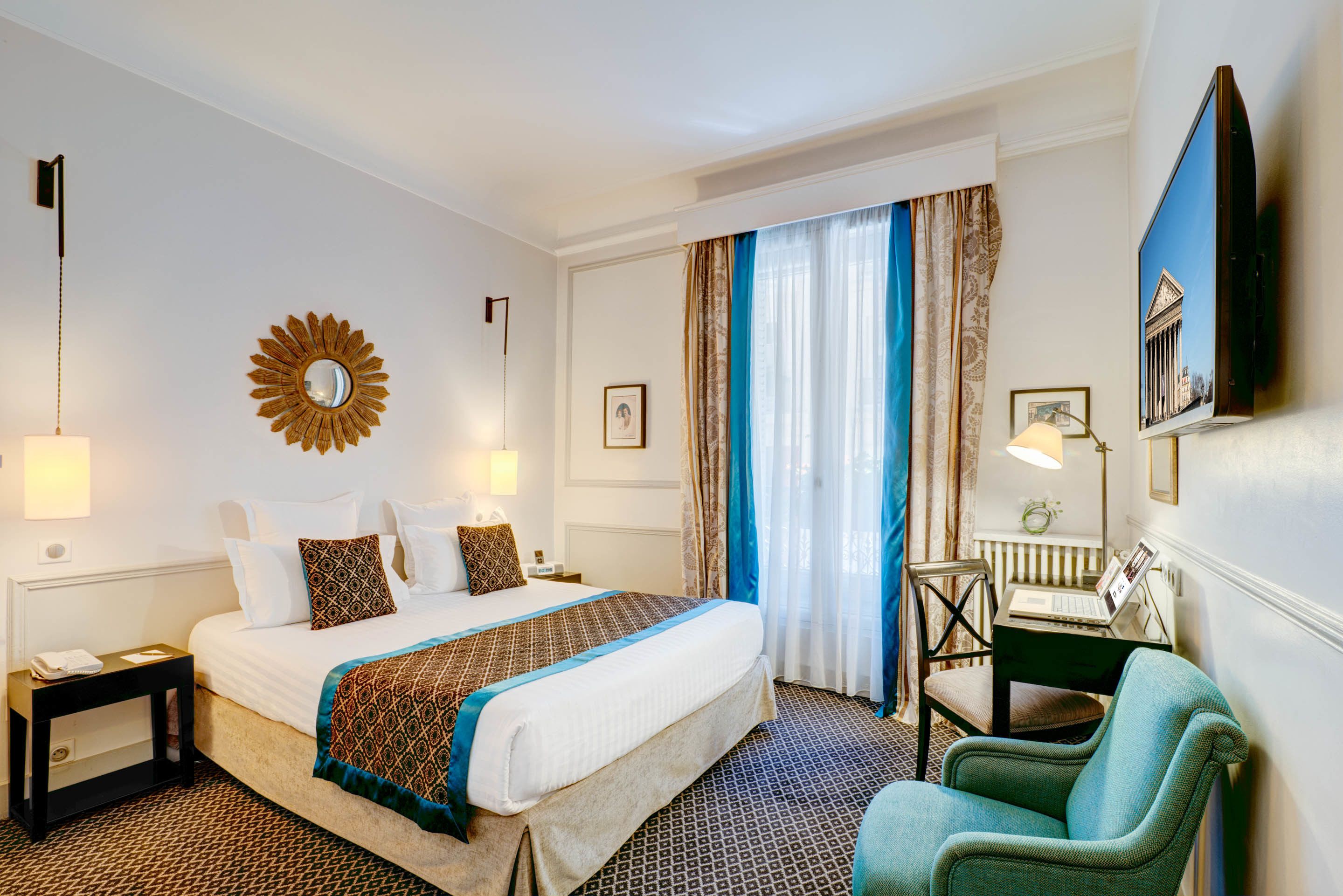 standard double or twin room | minibar, in-room safe, desk, blackout curtains