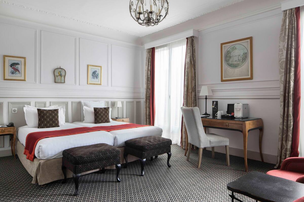 Privilege Room with balcony - Complimentary soft minibar,courtesy tray, Chromecast and digital press | Minibar, in-room safe, desk, blackout curtains